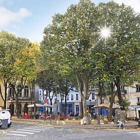 Between Montmartre And Moulin Rouge Paris